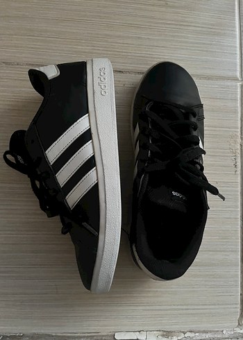 Adidas Siyah Beyaz Spor Kadın Ayakkabı