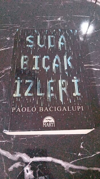 Kitap SUDA BIÇAK İZLERİ