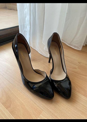 Siyah topuklu ayakkabı - Görsel 2