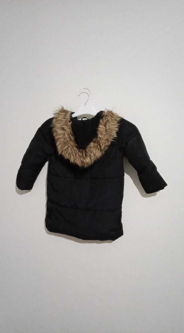 Erkek Çocuk Siyah Kürklü Mont - Görsel 4