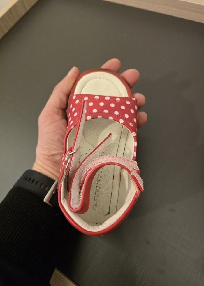 KIRMIZI PUANTİYELİ AYAKKABI - Görsel 2