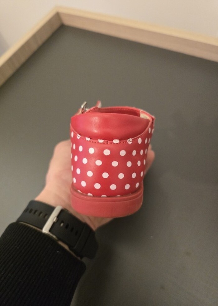 KIRMIZI PUANTİYELİ AYAKKABI - Görsel 3