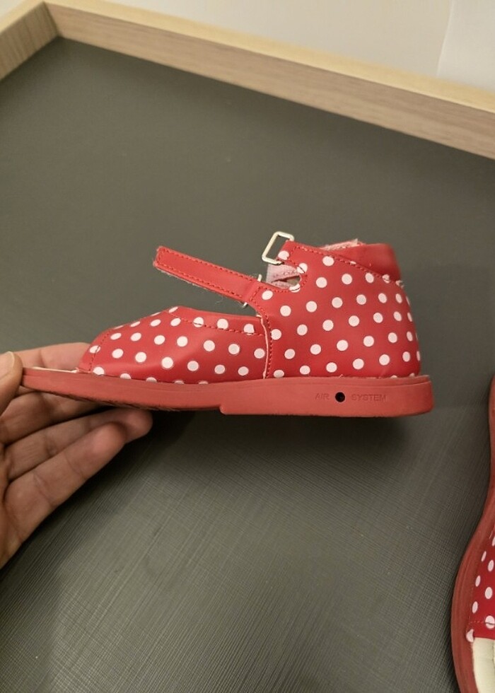 KIRMIZI PUANTİYELİ AYAKKABI - Görsel 4