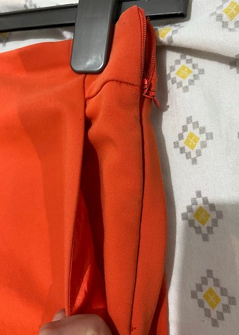 Forever New Kırmızı Mini Süet Şort