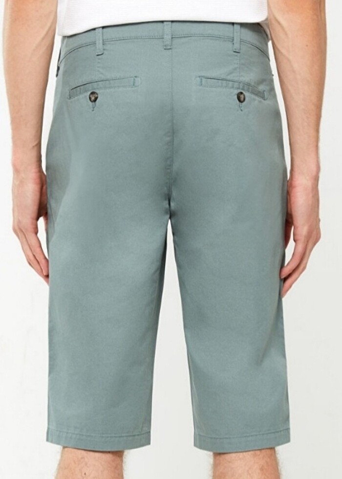 LCWAİKİKİ KLASİK STANDART KALIP ERKEK GABARDİN BERMUDA ŞORT 36 B - Görsel 3