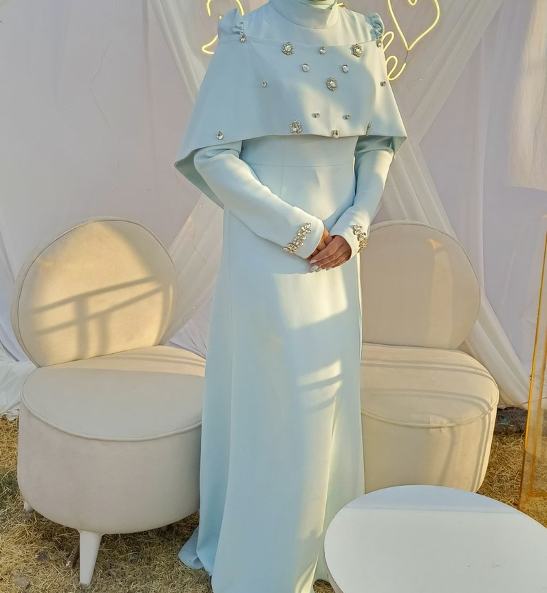 Mavi Drapeli Uzun Abiye Elbise
yalnızca 4 saat giyildi - Görsel 3