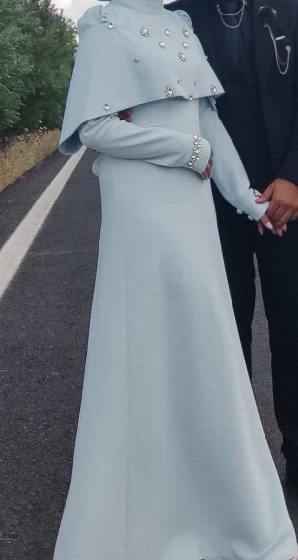 Mavi Drapeli Uzun Abiye Elbise
yalnızca 4 saat giyildi - Görsel 2