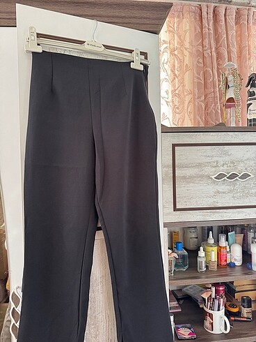 Yırtmaçlı pantolon