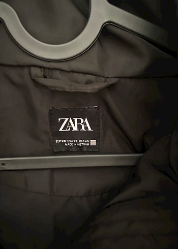 Zara Siyah Kapüşonlu Fermuarlı Kadın Kışlık Mont
