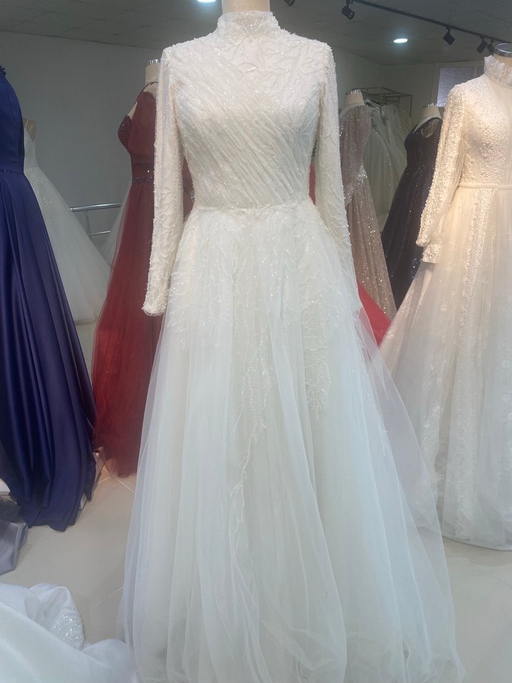 Uzun Kollu Yüksek Yakalı tesettür Gelinlik - Görsel 2