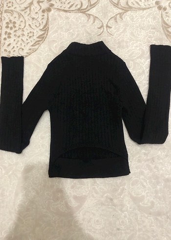 Bershka Siyah Boğazlı Triko, Sırt Detaylı kadın crop kazak