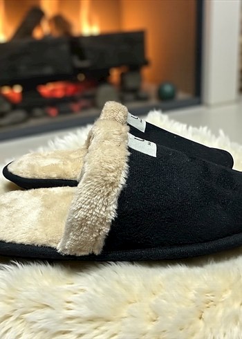 Siyah Kürklü Kadın Ev Terliği - Görsel 3