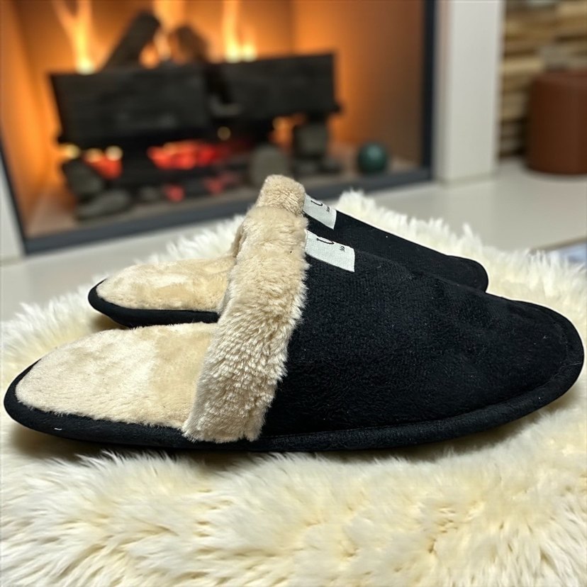 Siyah Kürklü Kadın Ev Terliği - Görsel 3