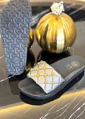 Gri Kare Desenli Kadın Dolgu Topuk Terlik - Görsel 5