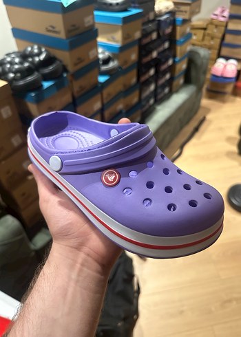 Mor DelikliCrocs Kadın Terlikleri