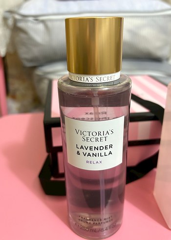 Victoria's Secret Lavanta & Vanilya Kadın Parfümü