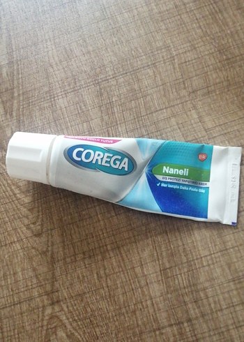 Diğer Corega Naneli Diş yapıştırıcı yarısı duruyor