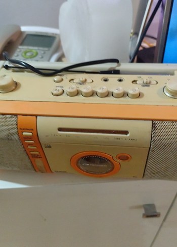 Turuncu Renkli Müzik Sistemi - Görsel 3