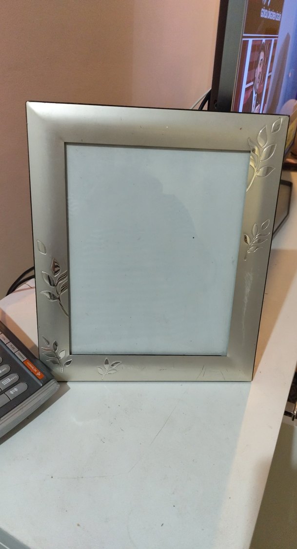 Bej Çiçek Desenli Gri Çerçeve - Görsel 2