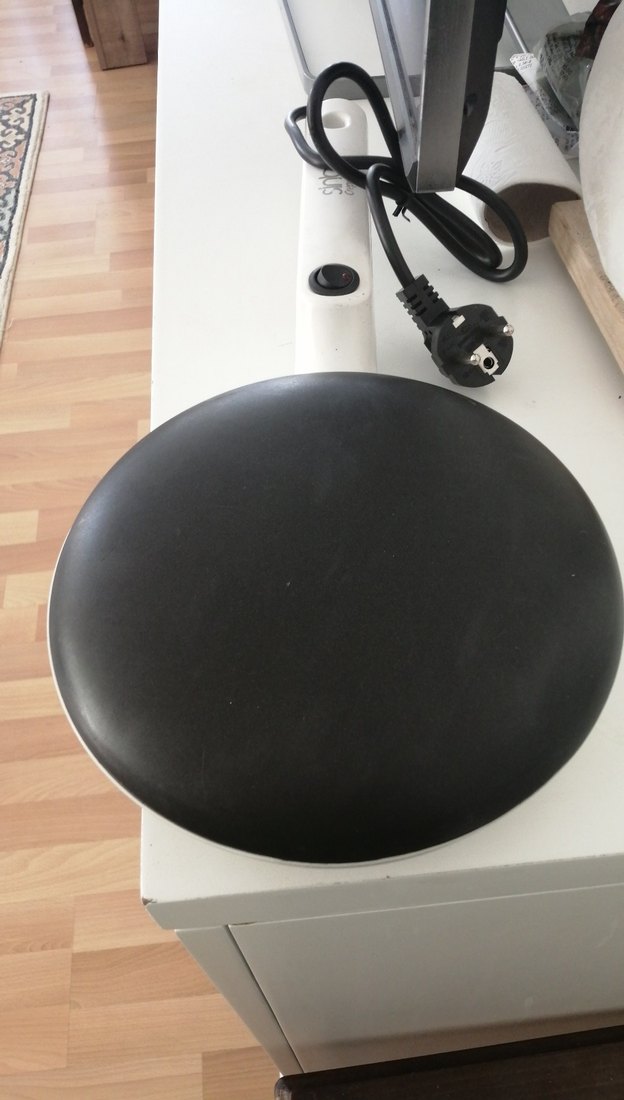 Yuvarlak Siyah Mouse Pad. Krep makıne calısıyor - Görsel 2