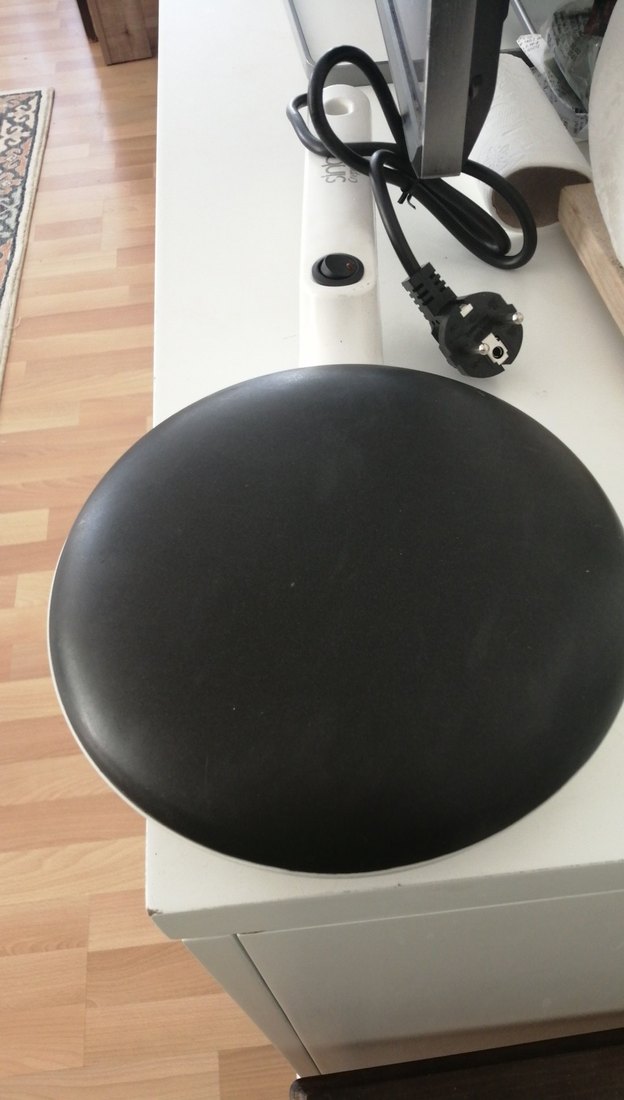 Yuvarlak Siyah Mouse Pad. Krep makıne calısıyor - Görsel 3