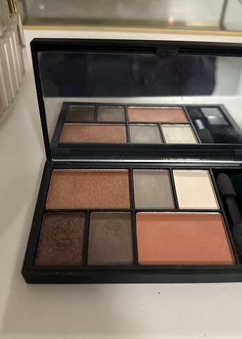 Sleek Bej Tonlarda Göz Farı Paleti - Görsel 2