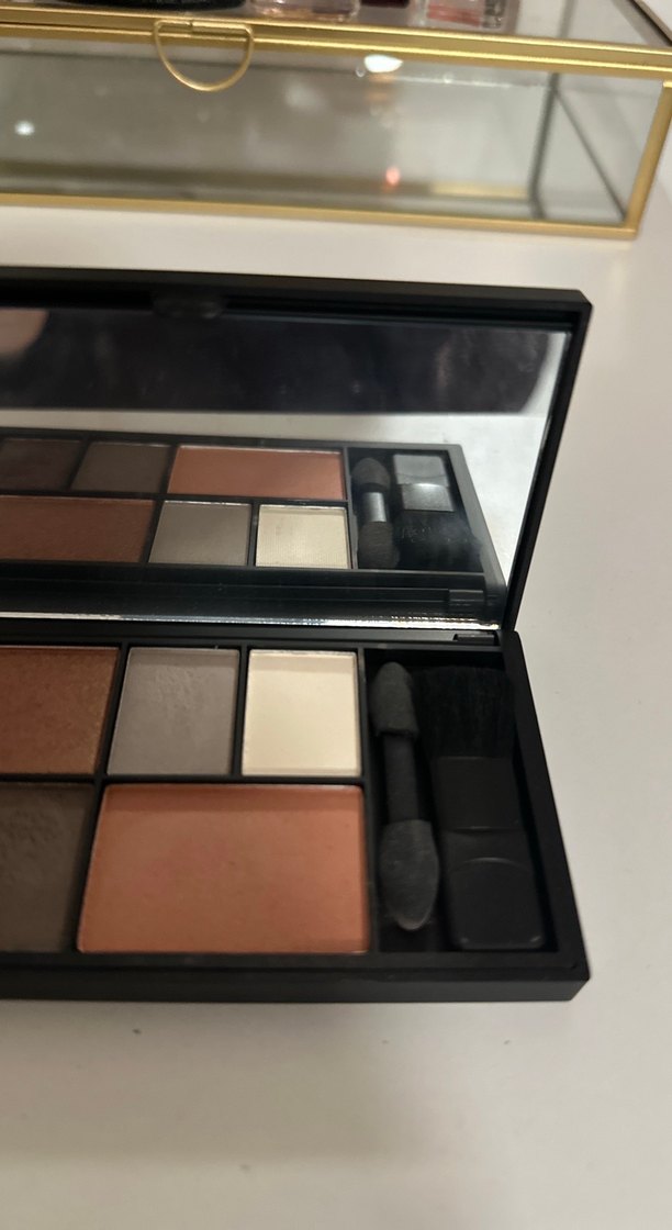 Sleek Bej Tonlarda Göz Farı Paleti - Görsel 3