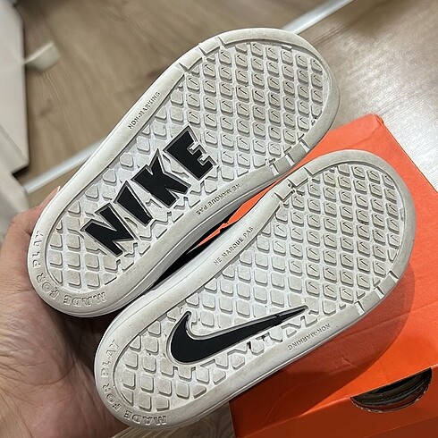 26 Beden siyah Renk Nike 26 numara orjinal çocuk spor ayakkabı