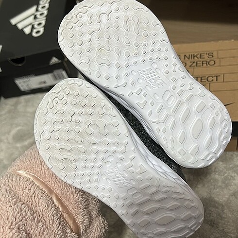 25 Beden Nike orjinal çocuk spor ayakkabı 25 numara