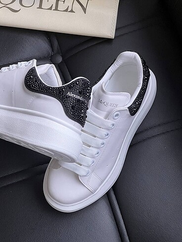 37 Beden beyaz Renk ALEXANDER MCQUEEN