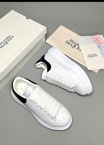 Alexander McQueen 37