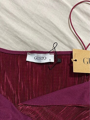 Gusto Gusto bordo elbise s m L bedenlerine oluyor kemerli