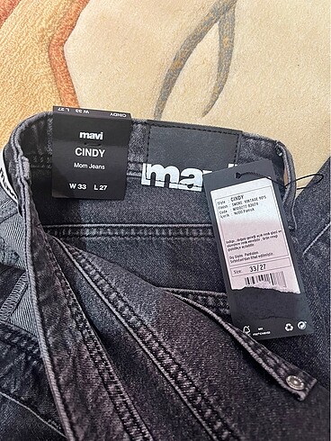 Mavi Jeans Hiç giyilmemiş etiketi üstünde bol pantolon