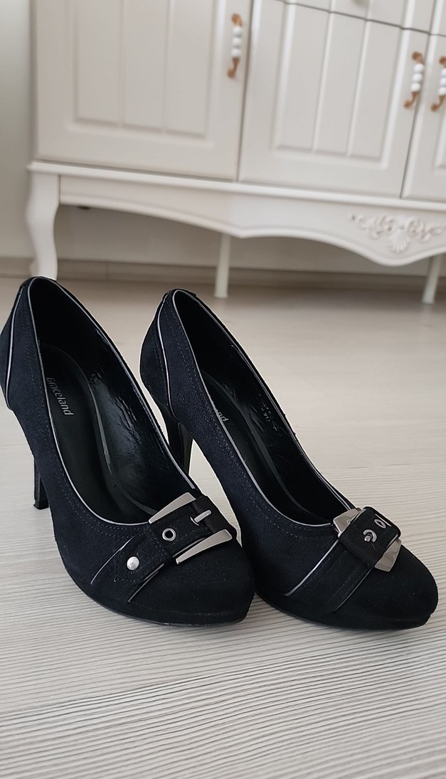 Siyah Süet Tokalı Kadın Topuklu Ayakkabı - Görsel 4