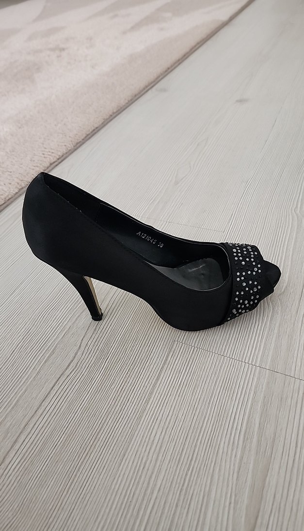 Şık Siyah Taşlı Topuklu Kadın Ayakkabı - Görsel 2