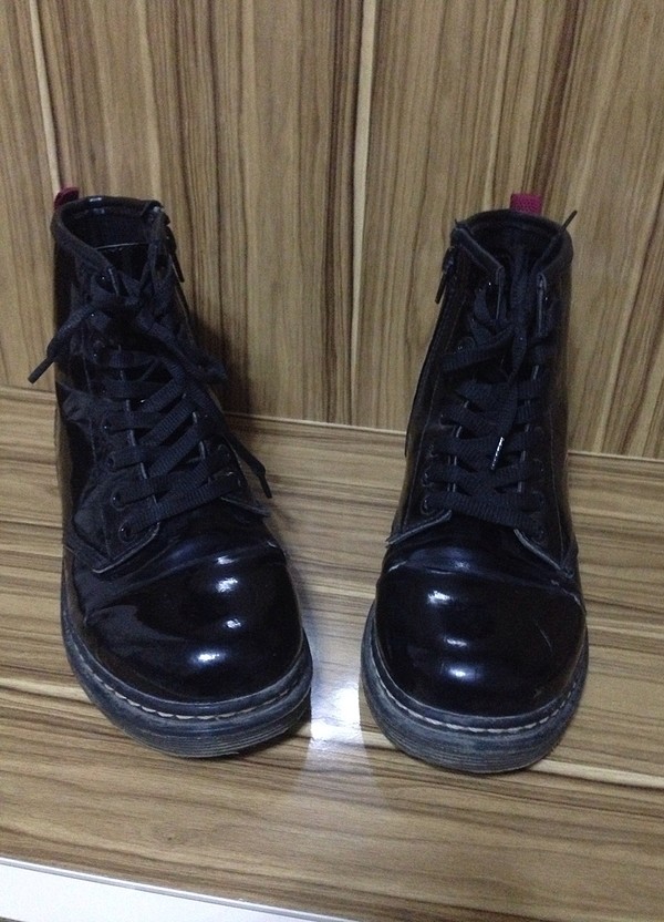 Siyah bot - Görsel 3