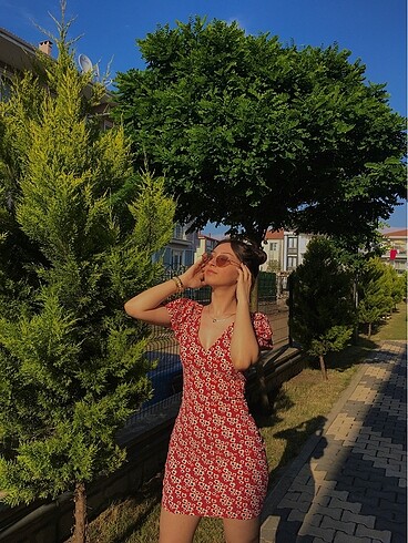 Çiçekli elbise