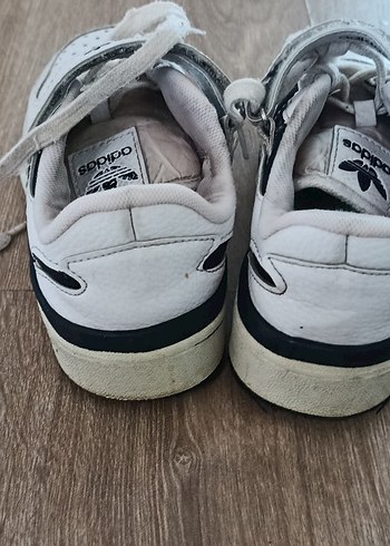 Beyaz Adidas Erkek çocuk 36 numara  Ayakkabı
ithal - Görsel 3