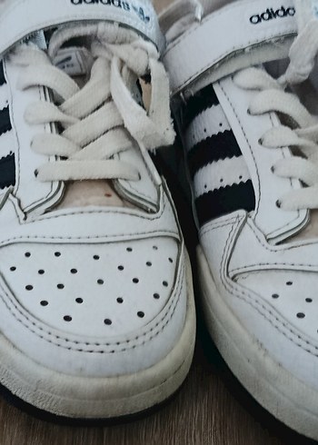 Beyaz Adidas Erkek çocuk 36 numara  Ayakkabı
ithal - Görsel 2