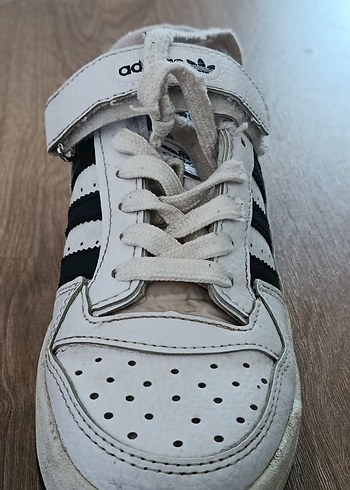 Beyaz Adidas Erkek çocuk 36 numara  Ayakkabı
ithal - Görsel 5