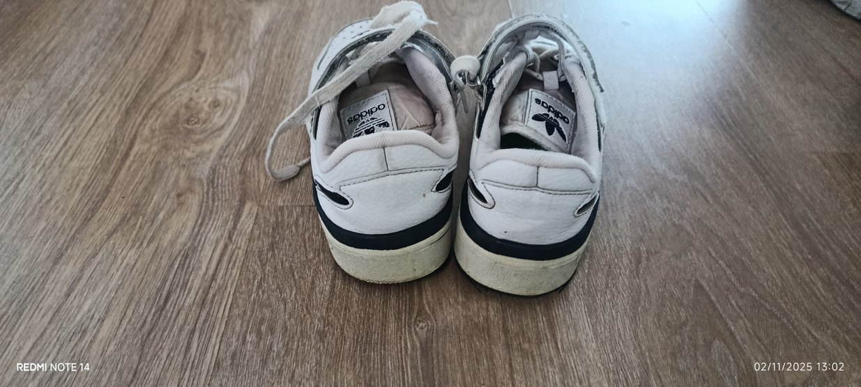 Beyaz Adidas Erkek çocuk 36 numara  Ayakkabı
ithal - Görsel 3