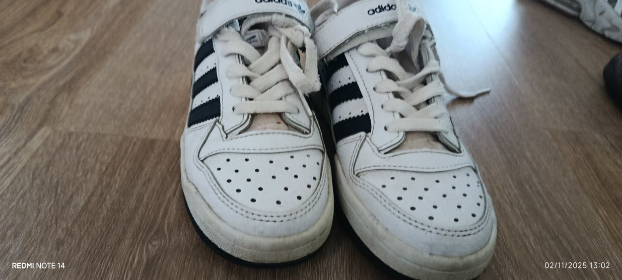Beyaz Adidas Erkek çocuk 36 numara  Ayakkabı
ithal - Görsel 2
