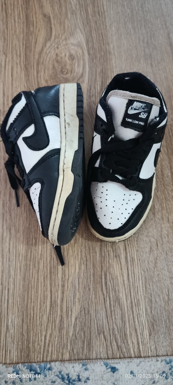 Nike  çocuk 27 numara siyah beyaz ayakkabı - Görsel 2