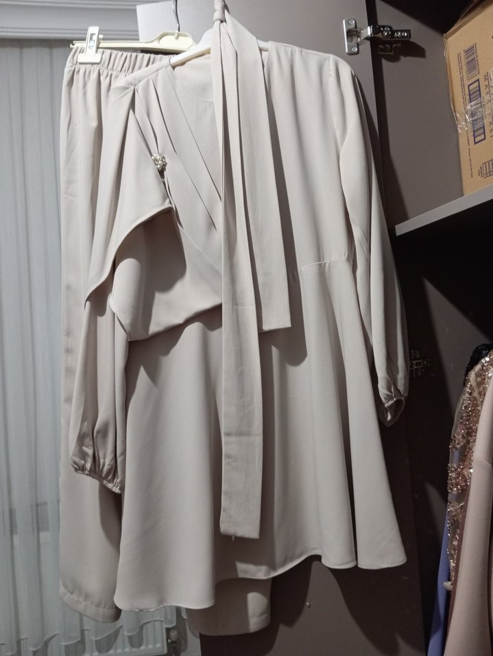 Drapeli Kısa Bej takım - Görsel 2