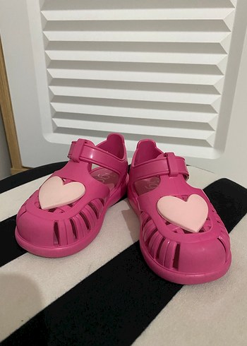 Tokalı Pembe Kız Çocuk Sandalet
