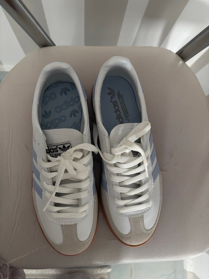 Temiz kadın spor ayakkabı - Görsel 2