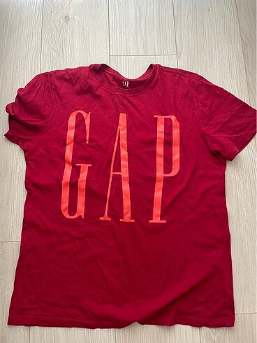 gap tshirt