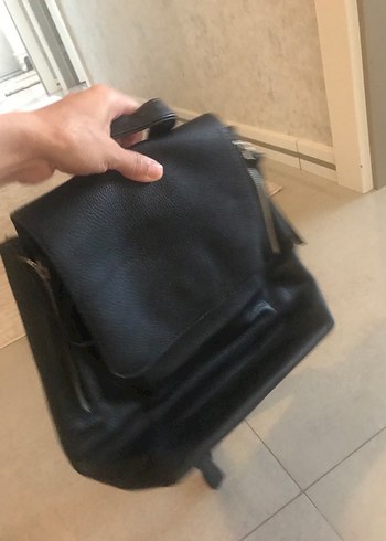 Stradivarius Siyah Deri Kadın Sırt Çantası - Görsel 2