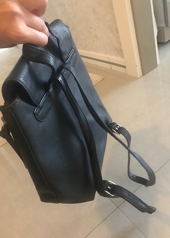 Stradivarius Siyah Deri Kadın Sırt Çantası - Görsel 4