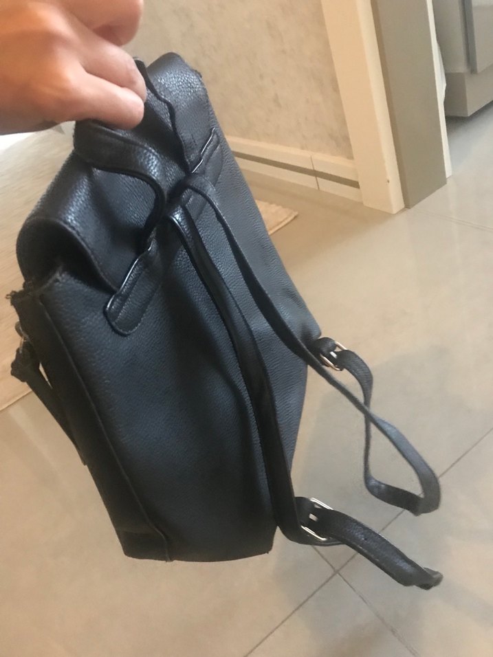 Stradivarius Siyah Deri Kadın Sırt Çantası - Görsel 4